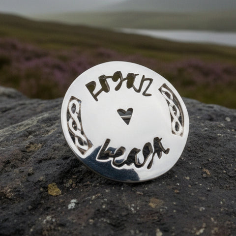Load image into Gallery viewer, Gaelic "Little Kisses" Brooch, Scotland Jewelry, Celtic Pin, Bridal Jewelry, Celtic Brooch, Anniversary Gift, Graduation Gift, Wife Gift
