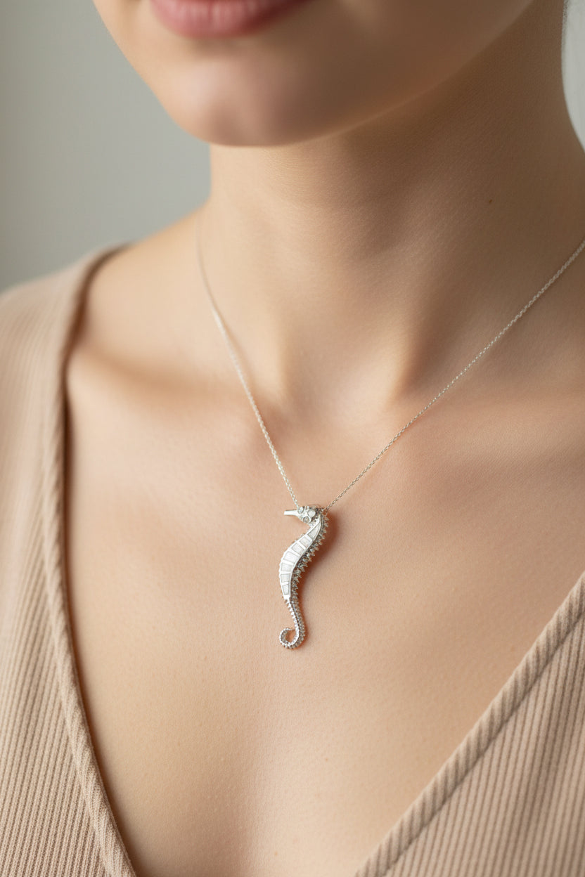 Seahorse Necklace, Seashell Pendant, Animal Jewelry, Mother of Pearl Jewelry, Beach Lover Gift, Sea Jewelry, Nautical Jewelry, Ocean Jewelry