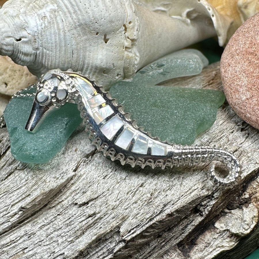 Seahorse Necklace, Seashell Pendant, Animal Jewelry, Mother of Pearl Jewelry, Beach Lover Gift, Sea Jewelry, Nautical Jewelry, Ocean Jewelry