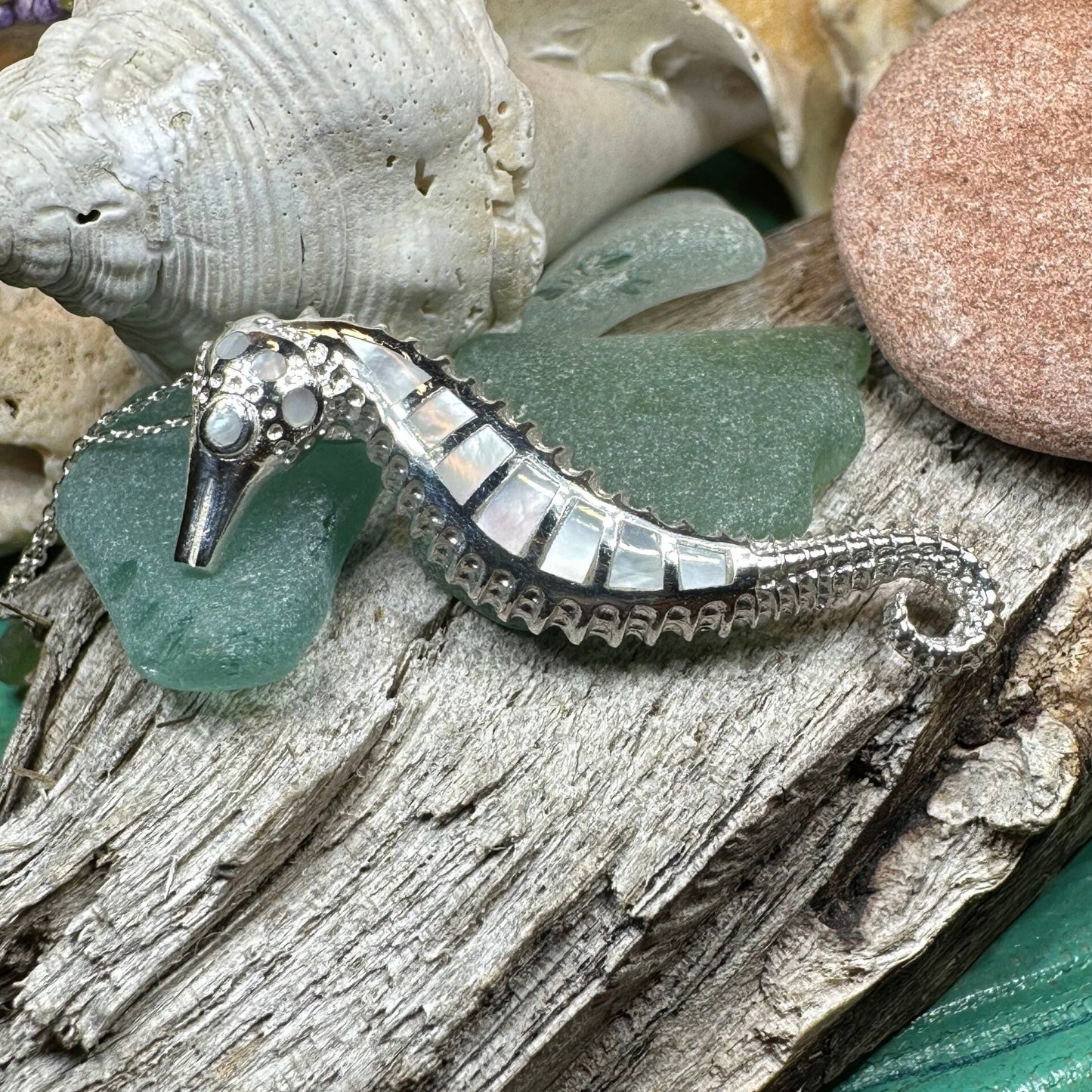 Seahorse Necklace, Seashell Pendant, Animal Jewelry, Mother of Pearl Jewelry, Beach Lover Gift, Sea Jewelry, Nautical Jewelry, Ocean Jewelry