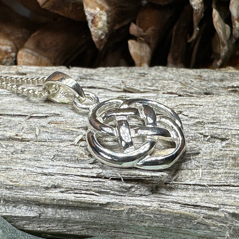 Load image into Gallery viewer, Celtic Dara Knot Necklace
