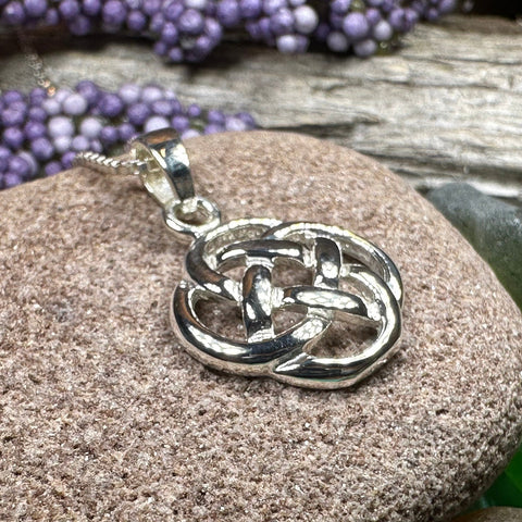 Load image into Gallery viewer, Celtic Dara Knot Necklace

