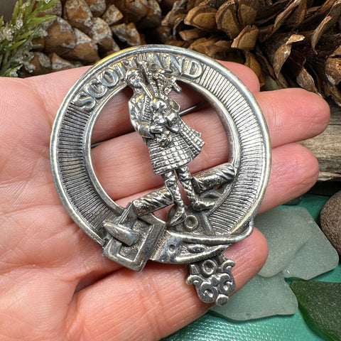 Load image into Gallery viewer, Bagpiper Brooch, Celtic Jewelry, Scottish Pin, Scotland Brooch, Celtic Brooch, Anniversary Gift, Cap Badge Pin, Bagpiper Gift, Plaid Pin
