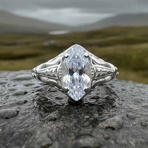 Load image into Gallery viewer, Celtic Engagement Ring, Celtic Jewelry, Irish Promise Ring, Irish Ring, Irish Dance Gift, Anniversary Gift, Vintage Bridal Ring
