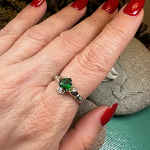 Load image into Gallery viewer, Emerald Green Claddagh Ring
