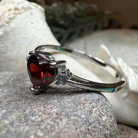 Load image into Gallery viewer, Garnet Love Heart Ring
