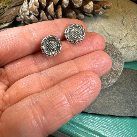 Load image into Gallery viewer, Sunflower Earrings, Flower Jewelry, Tuscany Sunflower Jewelry, Nature Jewelry, Graduation Gift, Summer Stud Earrings, Autumn Gift, Italy
