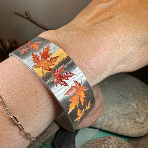 Load image into Gallery viewer, Maple Leaves Bracelet, Autumn Jewelry, Cuff Bangle Bracelet, Maple Leaf Jewelry, Nature Lover Gift, Wife Gift, Girlfriend Gift, Mom Gift
