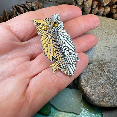 Load image into Gallery viewer, Owl Brooch, Nature Pin, Bird Jewelry, Bird Lover Gift, Wiccan Jewelry, Pagan Jewelry, Enamel Pin, Halloween Jewelry, Teacher Gift
