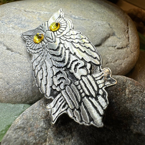Load image into Gallery viewer, Owl Brooch, Nature Pin, Bird Jewelry, Bird Lover Gift, Wiccan Jewelry, Pagan Jewelry, Enamel Pin, Halloween Jewelry, Teacher Gift
