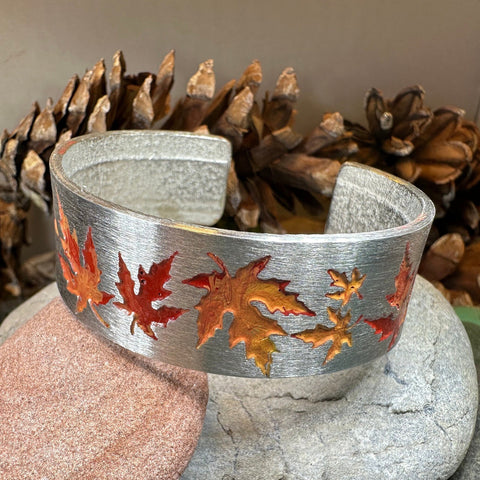 Load image into Gallery viewer, Maple Leaves Bracelet, Autumn Jewelry, Cuff Bangle Bracelet, Maple Leaf Jewelry, Nature Lover Gift, Wife Gift, Girlfriend Gift, Mom Gift
