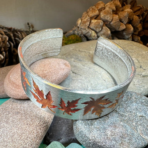 Load image into Gallery viewer, Maple Leaves Bracelet, Autumn Jewelry, Cuff Bangle Bracelet, Maple Leaf Jewelry, Nature Lover Gift, Wife Gift, Girlfriend Gift, Mom Gift
