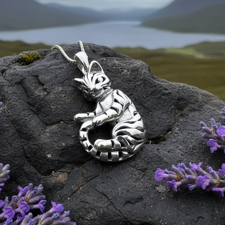 Cat Necklace, Cat Lover Gift, Nature Necklace, Cat Mom, Realistic Tabby Cat, Silver Cat Pendant, Best Friend Gift, Mom Gift, Animal Jewelry