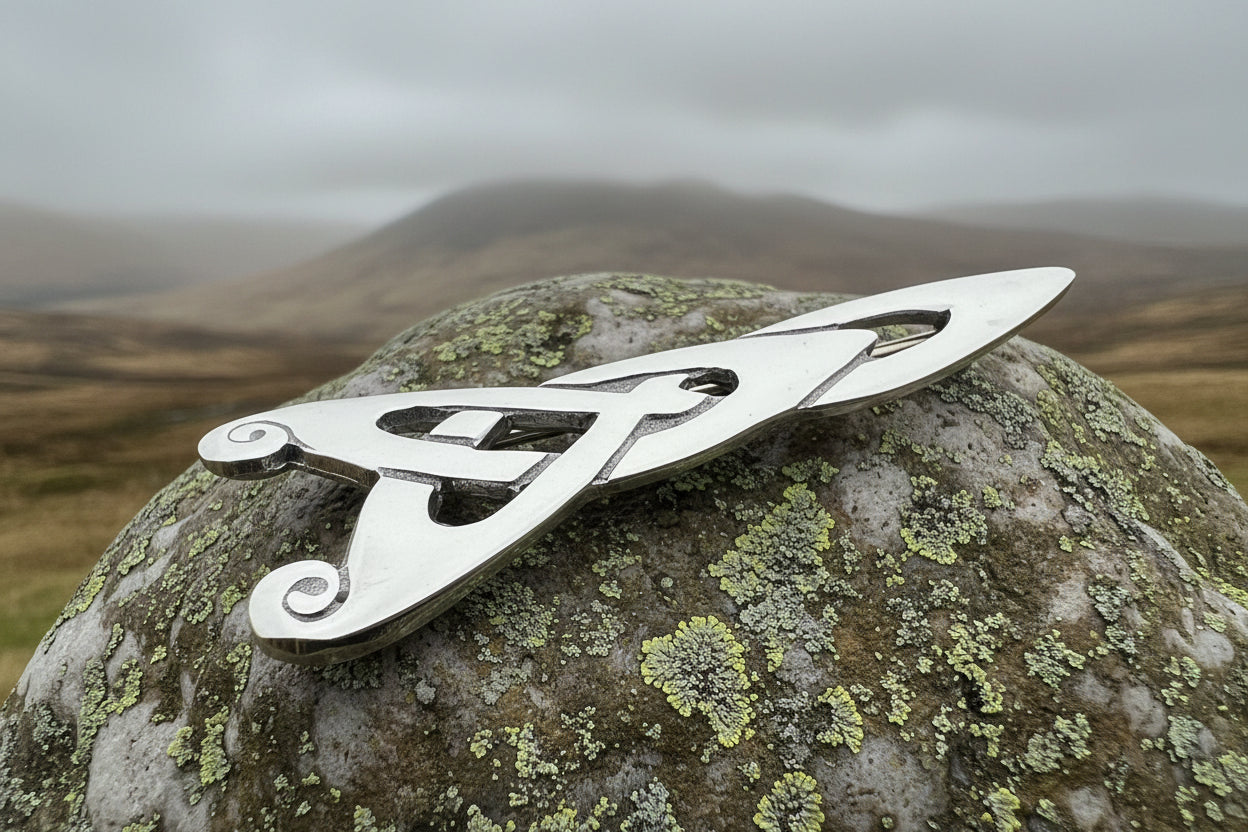 Celtic Kilt Pin, Scottish Jewelry, Scotland Kilt Pin, Tartan Pin, Anniversary Gift, Bagpiper Gift, Scotland Pin, Viking Jewelry, Tartan Pin