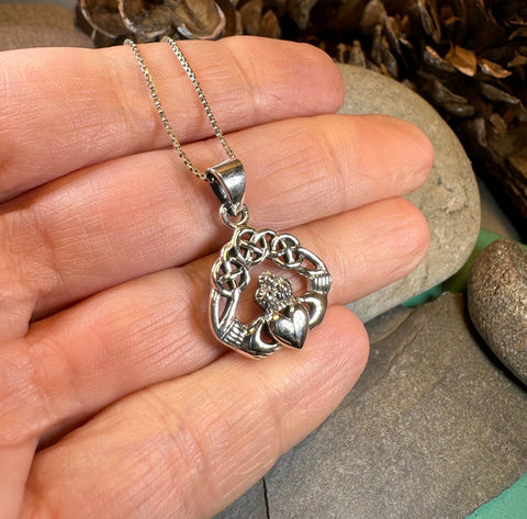 Load image into Gallery viewer, Claddagh Heart Necklace
