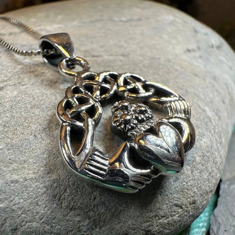 Load image into Gallery viewer, Claddagh Heart Necklace

