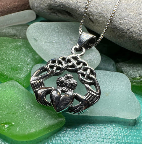 Load image into Gallery viewer, Claddagh Heart Necklace
