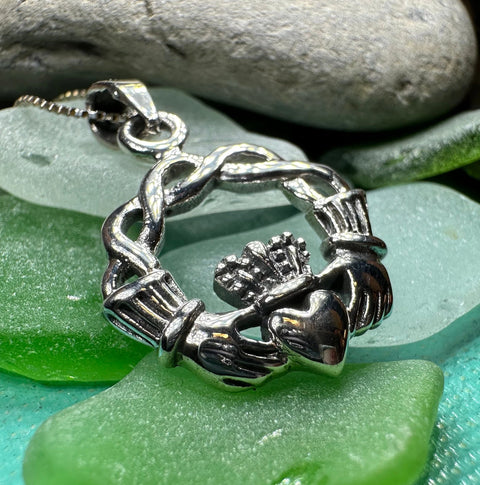 Load image into Gallery viewer, Shanagolden Claddagh Necklace

