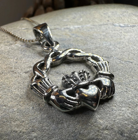 Load image into Gallery viewer, Shanagolden Claddagh Necklace
