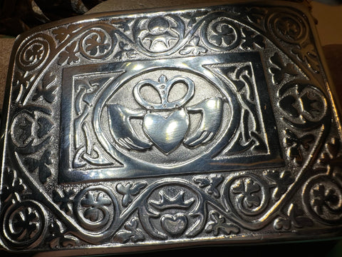 Load image into Gallery viewer, Celtic Kilt Belt Buckle, Irish Belt Buckle, Pewter Claddagh Buckle, Large Belt Buckle, Men's Celtic Gift, Celtic Knot Buckle, Bagpiper Gift
