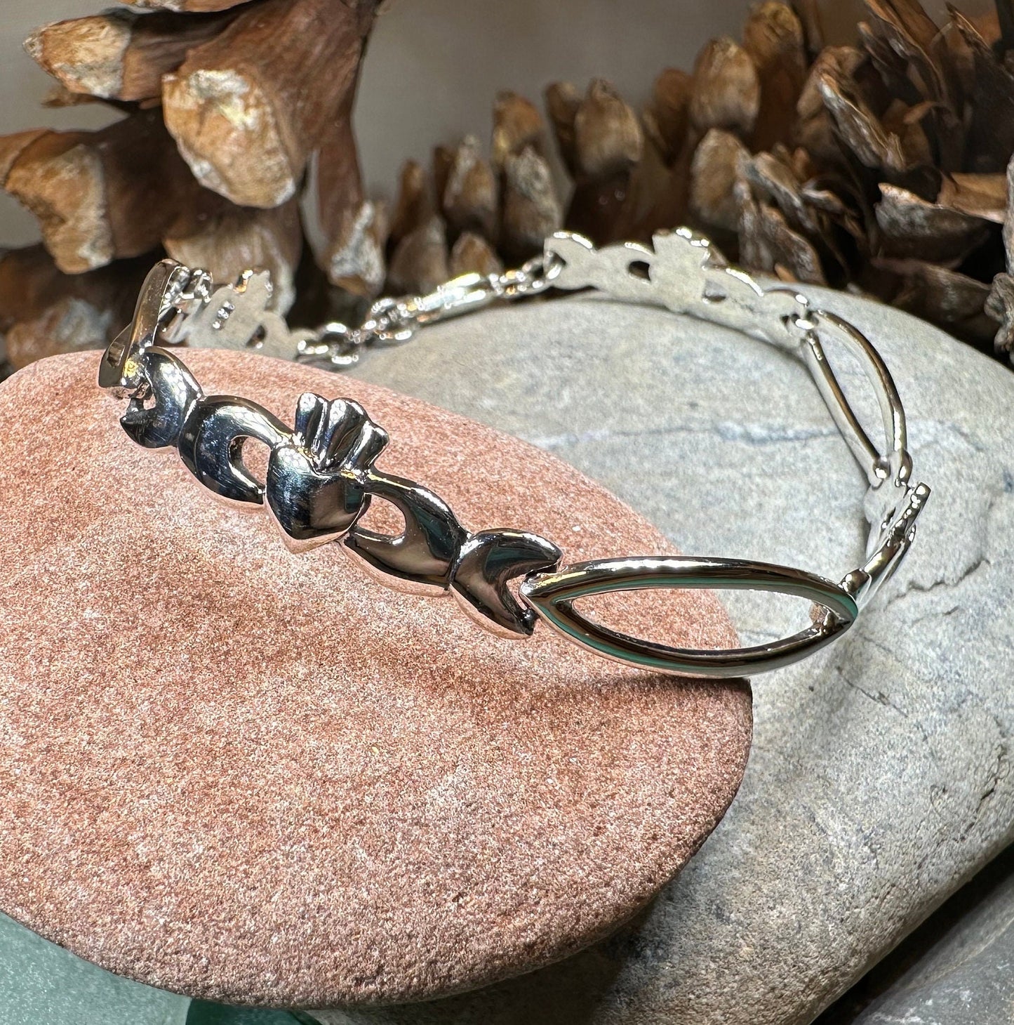 Claddagh Bracelet, Irish Jewelry, Celtic Bracelet, Bridal Jewelry, Girlfriend Gift, Wife Gift, Heart Jewelry, Ireland Gift, Anniversary Gift