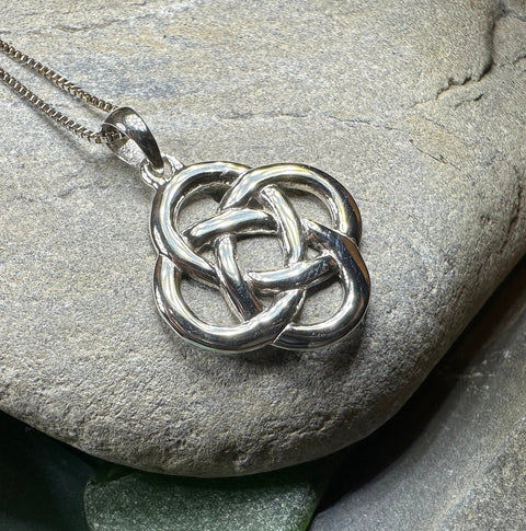 Load image into Gallery viewer, Celtic Necklace, Dara Knot Jewelry, Irish Pendant, Ireland Gift, Scottish Necklace, Celtic Knot Pendant, Friendship Gift, Norse Jewelry
