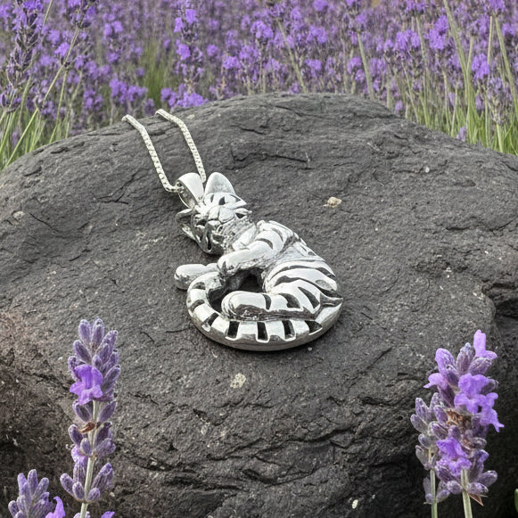 Cat Necklace, Cat Lover Gift, Nature Necklace, Cat Mom, Realistic Tabby Cat, Silver Cat Pendant, Best Friend Gift, Mom Gift, Animal Jewelry