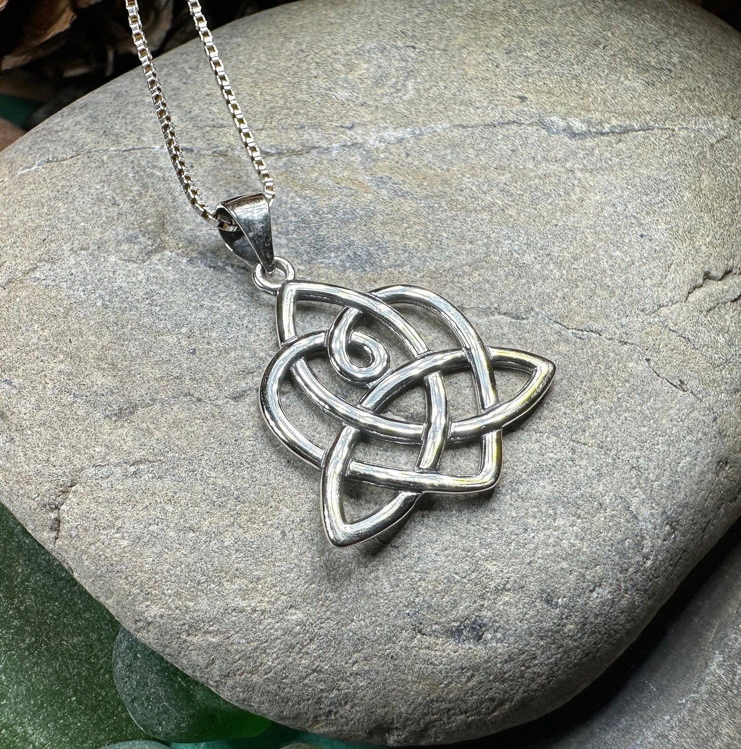 Love Knot Necklace, Celtic Heart Pendant, Irish Jewelry, Anniversary Gift, Girlfriend Gift, Wiccan Jewelry, Heart Jewelry, Wife Gift