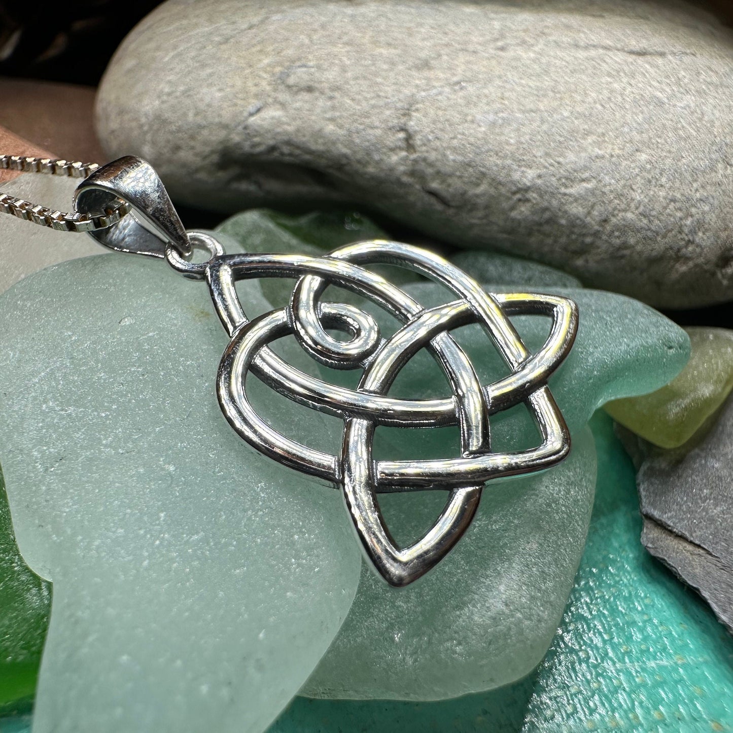 Love Knot Necklace, Celtic Heart Pendant, Irish Jewelry, Anniversary Gift, Girlfriend Gift, Wiccan Jewelry, Heart Jewelry, Wife Gift