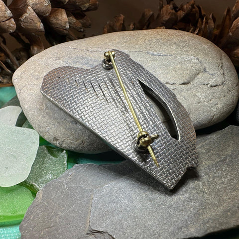 Load image into Gallery viewer, Celtic Harp Brooch, Celtic Pin, Irish Harp Jewelry, Irish Dance, Celtic Harp, Irish Gift, Mom Gift, Saint Patrick's Day, Green Ireland Pin
