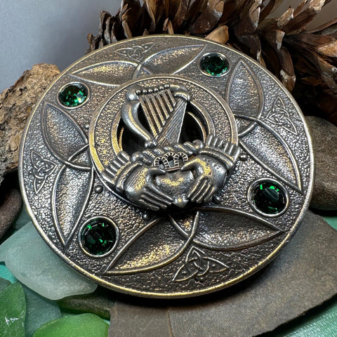 Load image into Gallery viewer, Claddagh Brooch, Celtic Harp Jewelry, Large Irish Pin, Shamrock Brooch, Ireland Brooch, Claddagh Tartan Pin, Bagpiper Gift, Men's Plaid Pin
