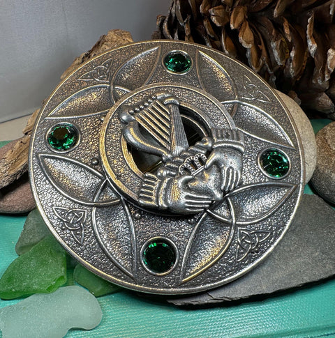 Load image into Gallery viewer, Claddagh Brooch, Celtic Harp Jewelry, Large Irish Pin, Shamrock Brooch, Ireland Brooch, Claddagh Tartan Pin, Bagpiper Gift, Men's Plaid Pin
