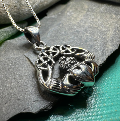 Load image into Gallery viewer, Claddagh Heart Necklace
