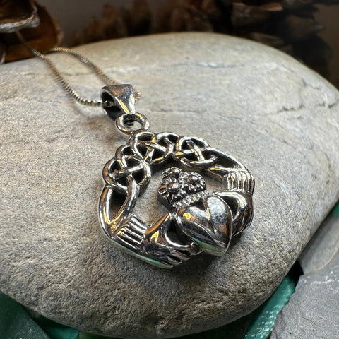 Load image into Gallery viewer, Claddagh Heart Necklace
