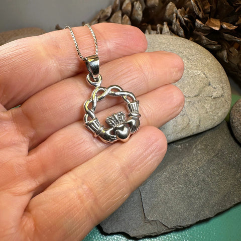 Load image into Gallery viewer, Shanagolden Claddagh Necklace
