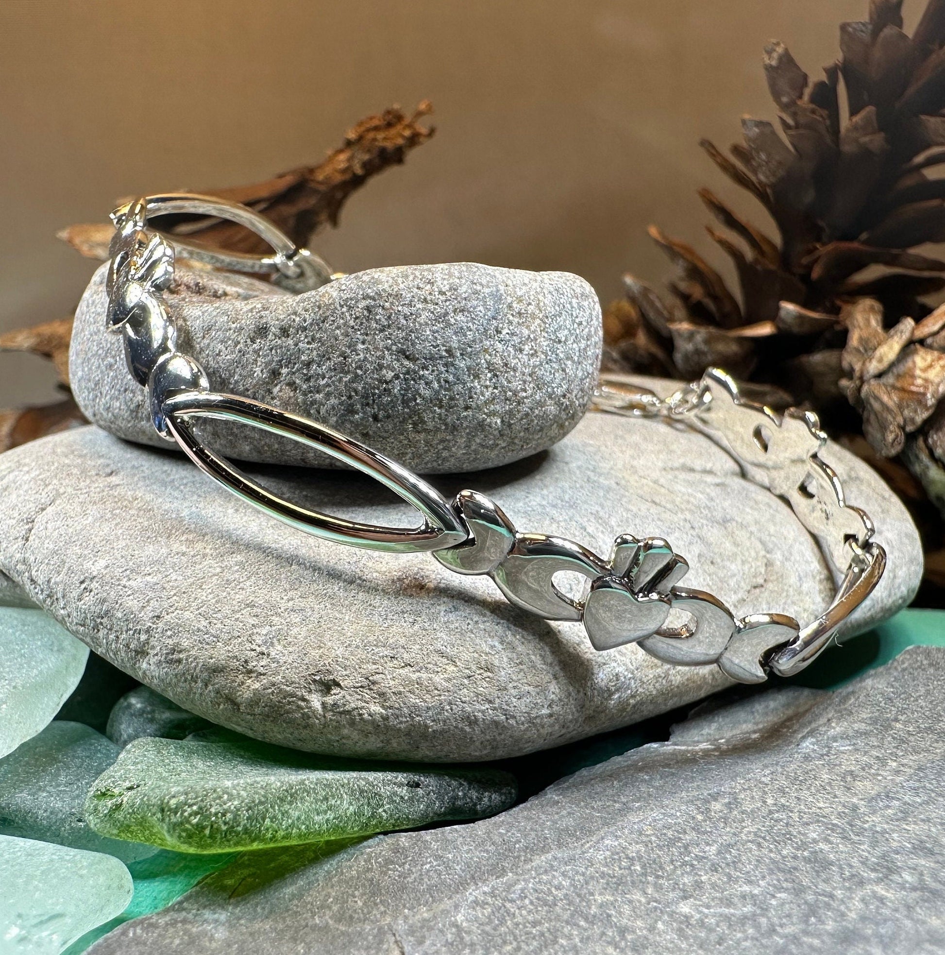 Claddagh Bracelet, Irish Jewelry, Celtic Bracelet, Bridal Jewelry, Girlfriend Gift, Wife Gift, Heart Jewelry, Ireland Gift, Anniversary Gift