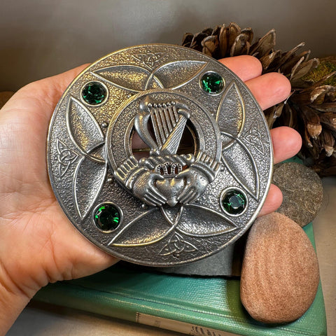 Load image into Gallery viewer, Claddagh Brooch, Celtic Harp Jewelry, Large Irish Pin, Shamrock Brooch, Ireland Brooch, Claddagh Tartan Pin, Bagpiper Gift, Men's Plaid Pin
