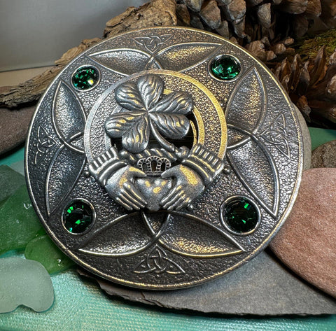 Load image into Gallery viewer, Claddagh Brooch, Celtic Harp Jewelry, Large Irish Pin, Shamrock Brooch, Ireland Brooch, Claddagh Tartan Pin, Bagpiper Gift, Men's Plaid Pin
