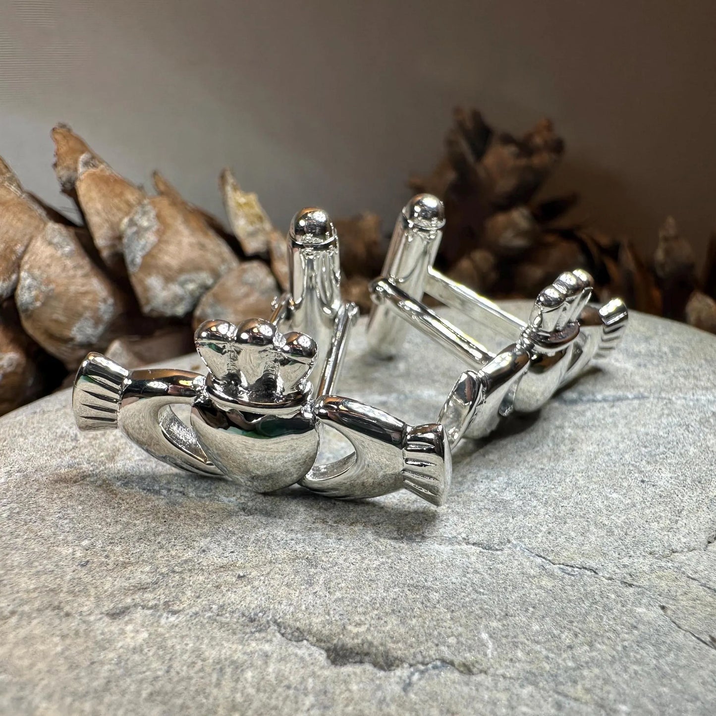 Fíorghrá Claddagh Cufflinks for Men