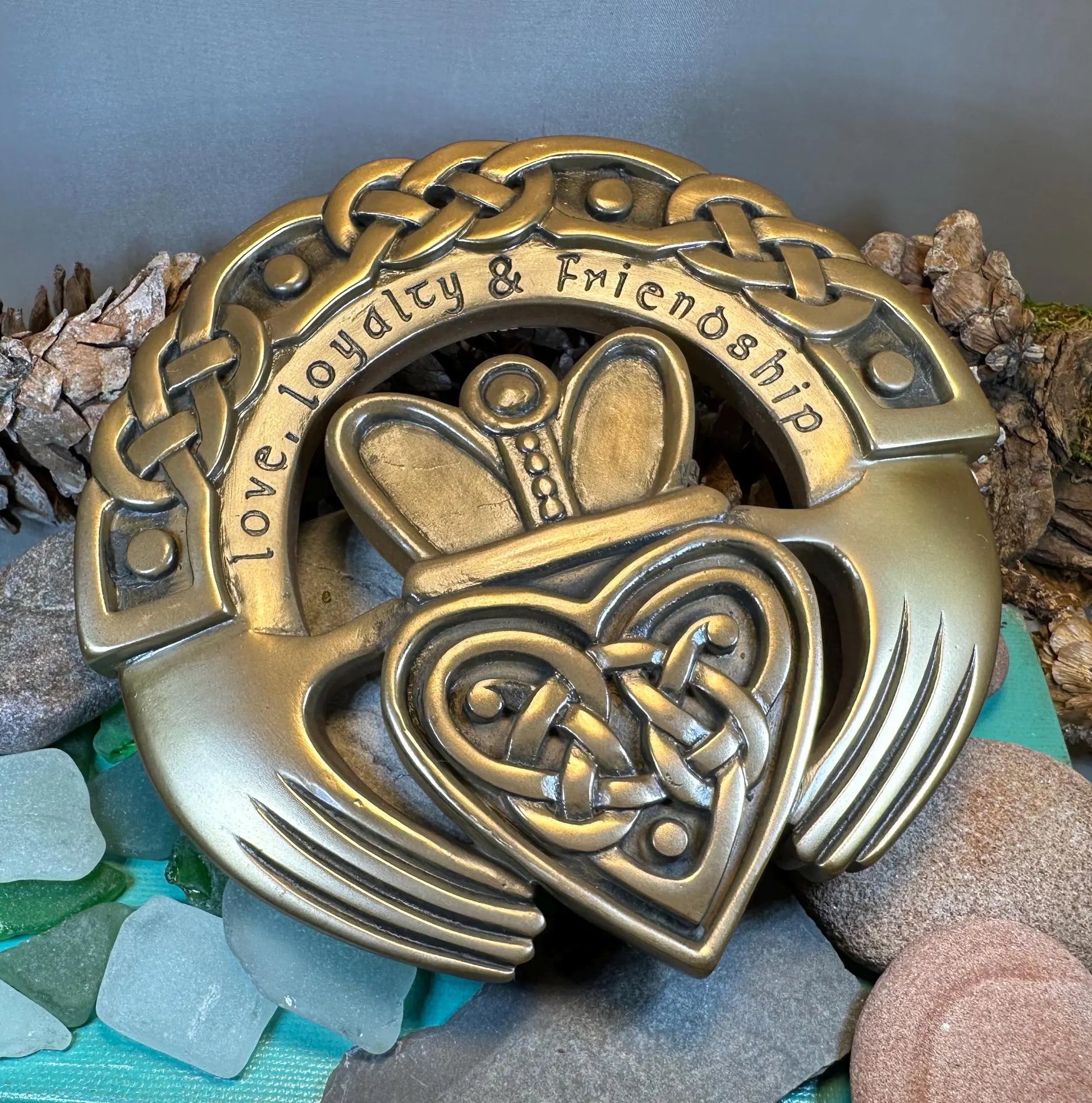 Irish Cladagh Wall Plaque in ceramic