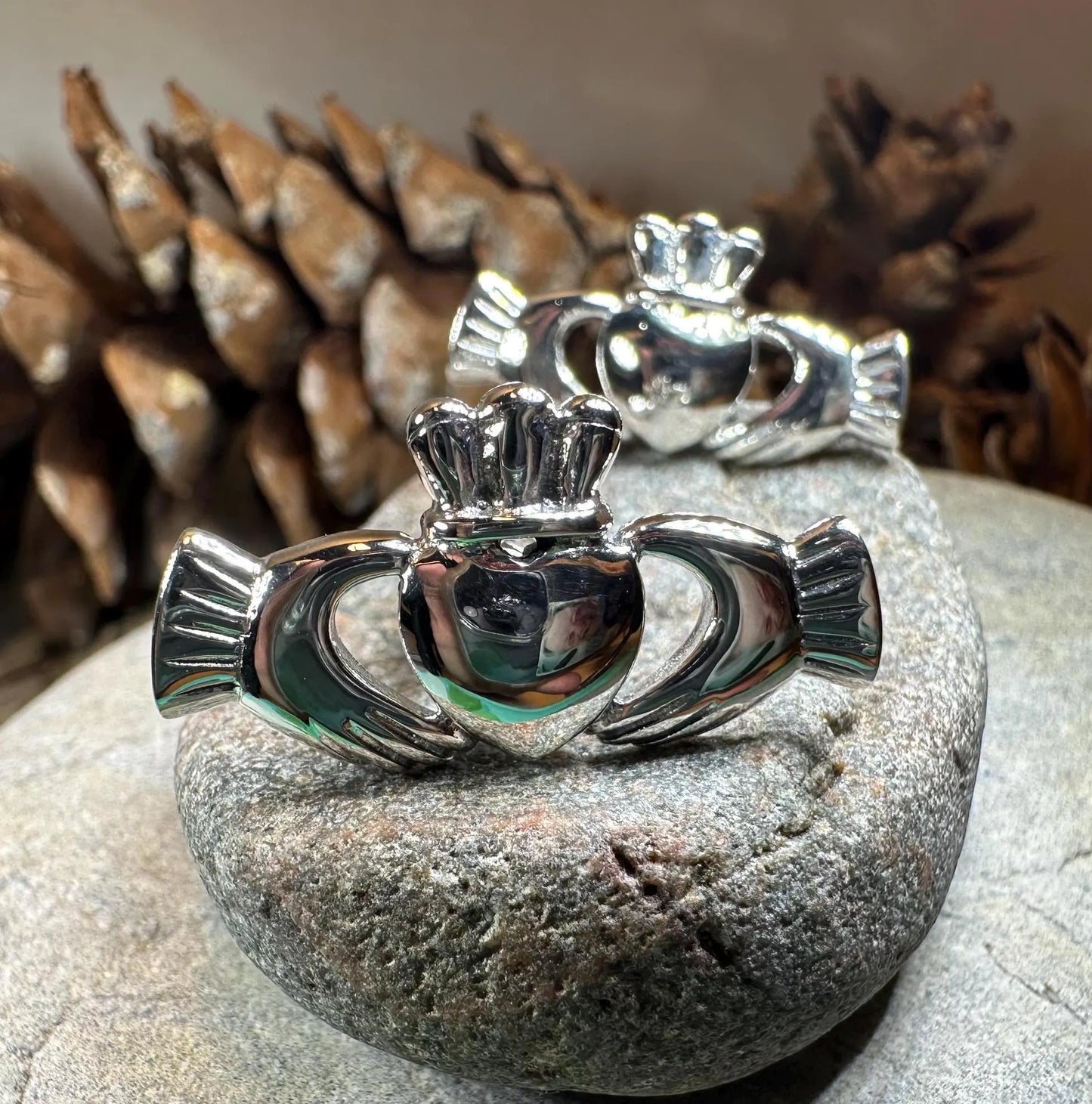 Fíorghrá Claddagh Cufflinks for Men