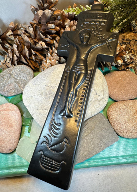 Load image into Gallery viewer, Celtic Cross, Turf High Cross, Irish Cross Statue, Ireland Crucifix Gift, Irish Turf, Housewarming Gift, New Home Gift, Confirmation
