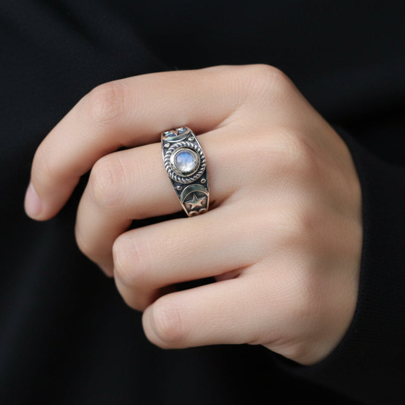 Locasta Crescent Moon & Stars Ring in Sterling Silver – Celtic