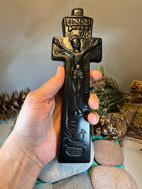 Load image into Gallery viewer, Celtic Cross, Turf High Cross, Irish Cross Statue, Ireland Crucifix Gift, Irish Turf, Housewarming Gift, New Home Gift, Confirmation
