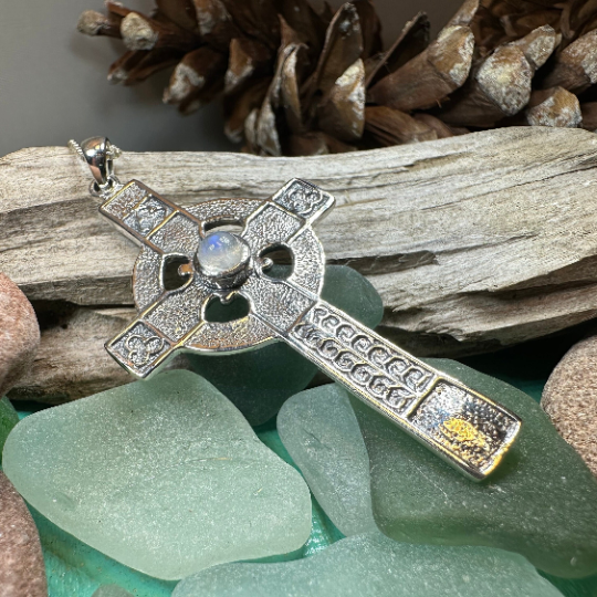 Gibrian Celtic Cross Necklace in Sterling Silver — view 9