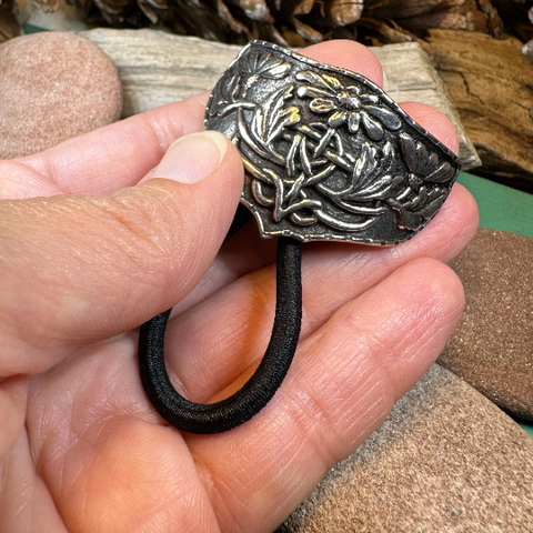Load image into Gallery viewer, Celtic Daisy Ponytail Holder

