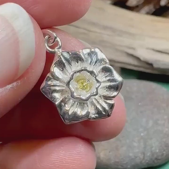 Daffodil Necklace, Celtic Jewelry, Welsh Jewelry, Anniversary Gift, Wales Necklace, Mom Gift, Flower Pendant, Daffodil Pendant, Wife Gift