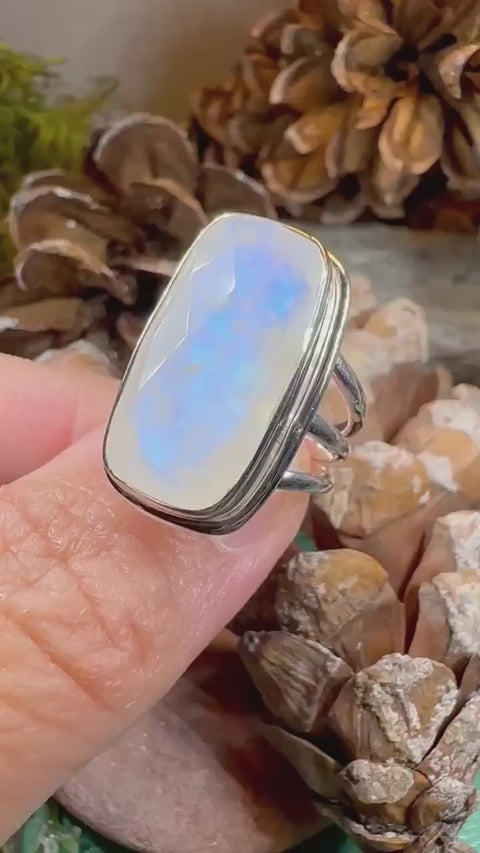 Load and play video in Gallery viewer, Celtic Dream Ring, Moonstone Ring, Boho Statement Ring, Celestial Jewelry, Large Celtic Ring, Anniversary Gift, Wiccan Jewelry, Wife Gift
