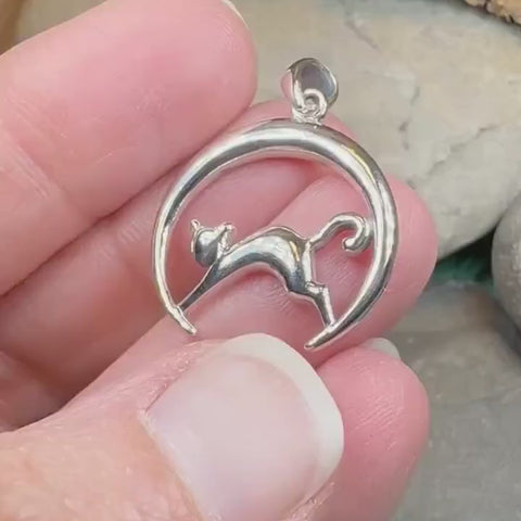 Load and play video in Gallery viewer, Crescent Moonrise Cat Necklace
