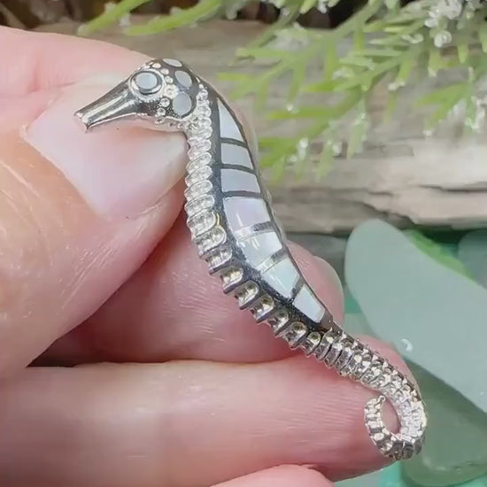 Seahorse Necklace, Seashell Pendant, Animal Jewelry, Mother of Pearl Jewelry, Beach Lover Gift, Sea Jewelry, Nautical Jewelry, Ocean Jewelry